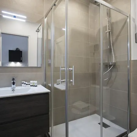 Vestay George V Hotel *